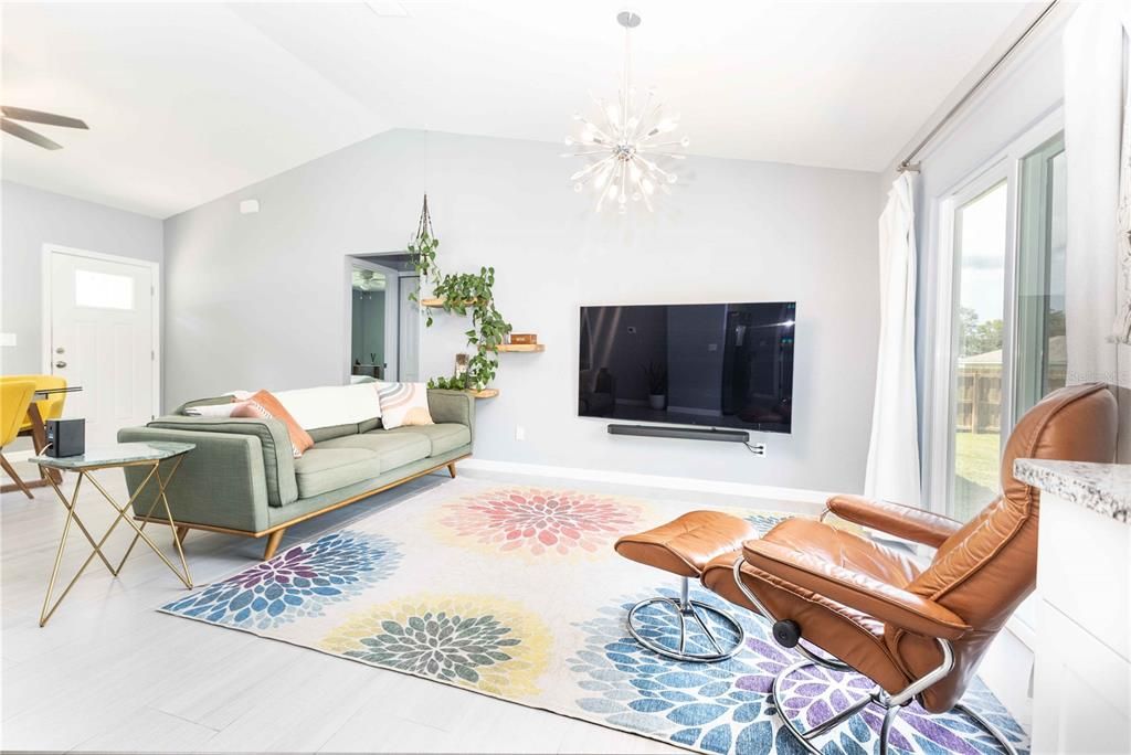 For Sale: $274,900 (3 beds, 2 baths, 1249 Square Feet)