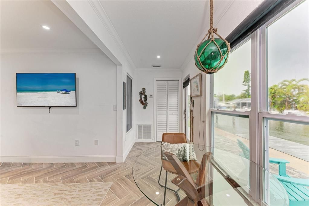 For Sale: $399,000 (1 beds, 1 baths, 630 Square Feet)