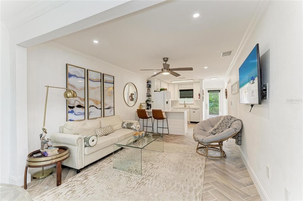 For Sale: $399,000 (1 beds, 1 baths, 630 Square Feet)