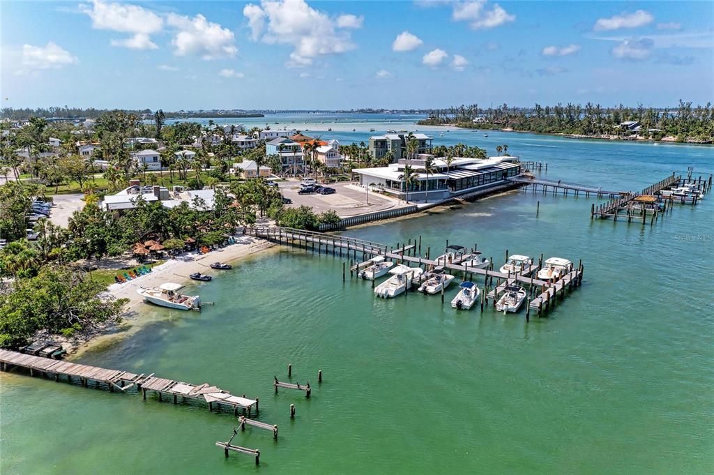 For Sale: $399,000 (1 beds, 1 baths, 630 Square Feet)