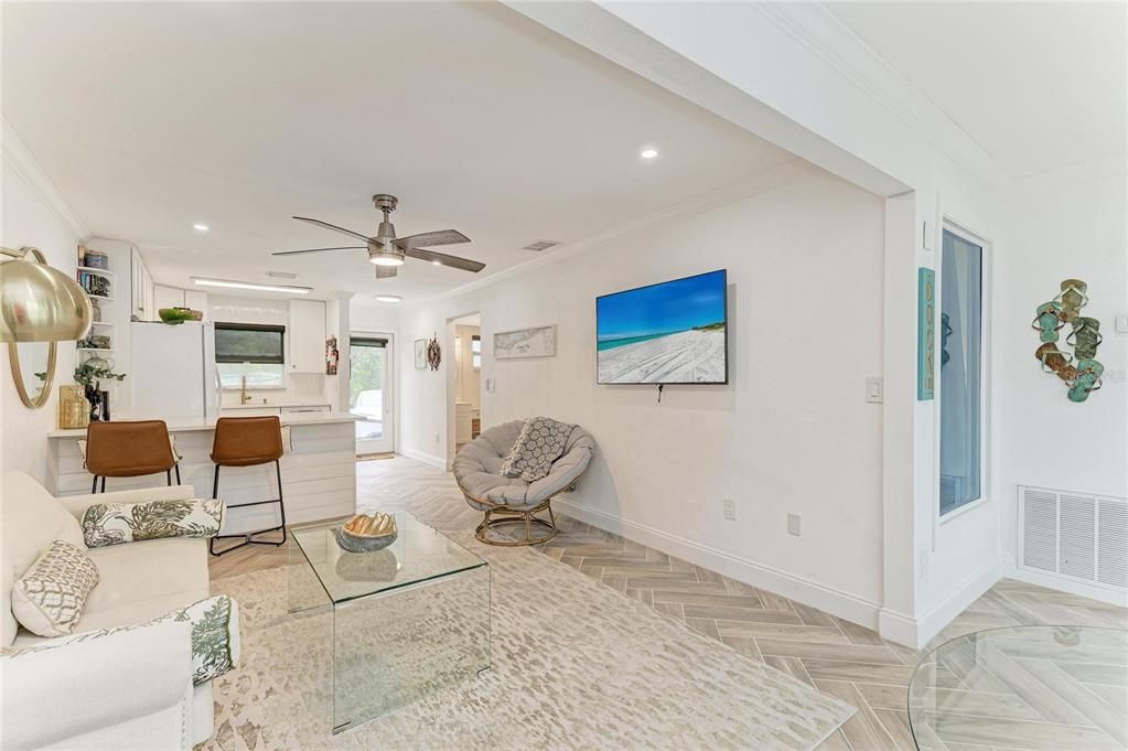 For Sale: $399,000 (1 beds, 1 baths, 630 Square Feet)