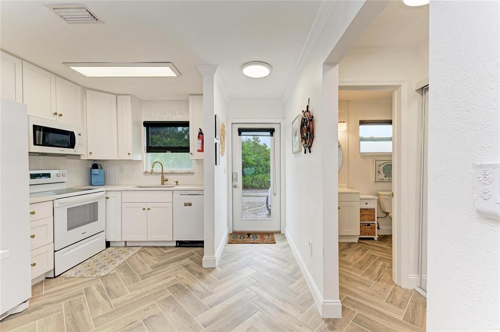 For Sale: $399,000 (1 beds, 1 baths, 630 Square Feet)