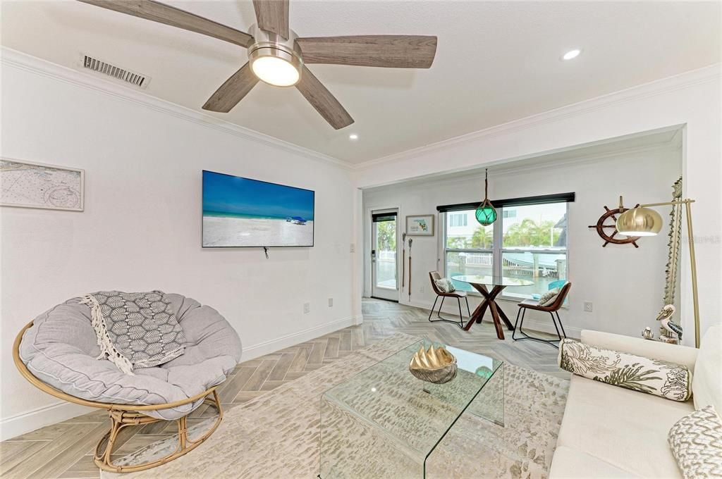 For Sale: $399,000 (1 beds, 1 baths, 630 Square Feet)