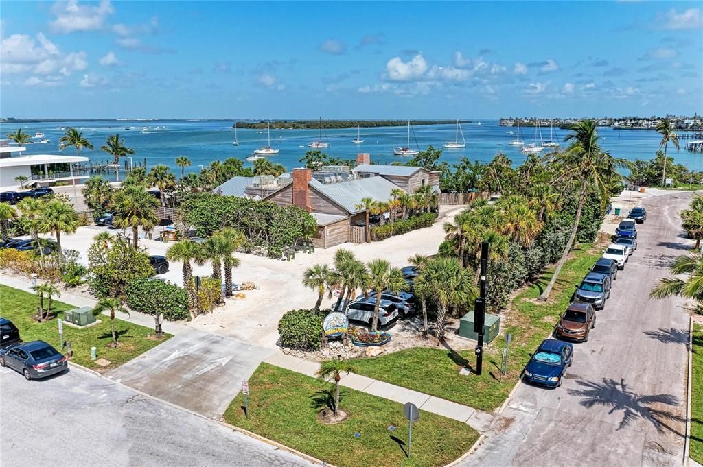 For Sale: $399,000 (1 beds, 1 baths, 630 Square Feet)