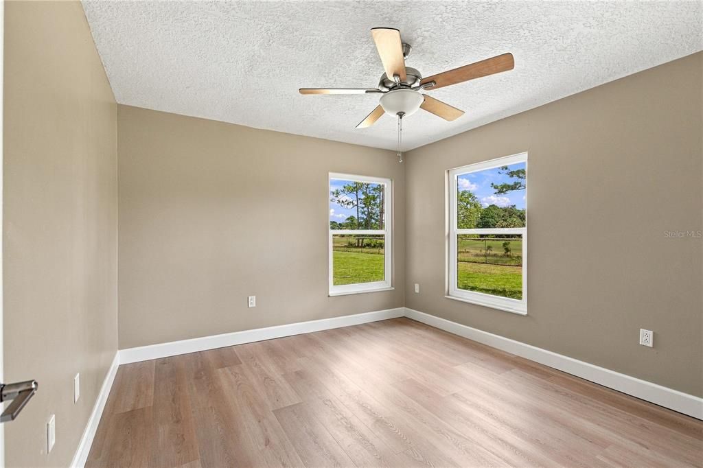 For Sale: $550,000 (3 beds, 2 baths, 1505 Square Feet)