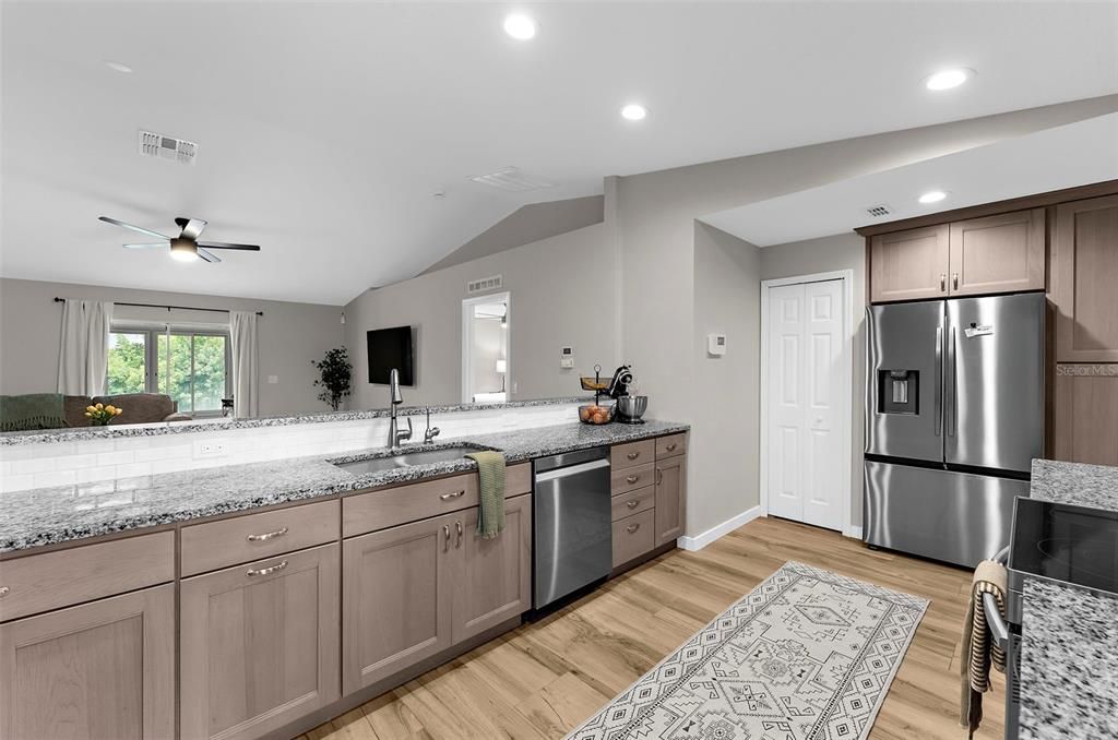 For Sale: $279,900 (3 beds, 2 baths, 1264 Square Feet)