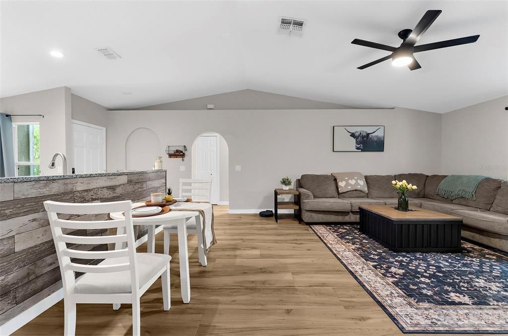 For Sale: $279,900 (3 beds, 2 baths, 1264 Square Feet)