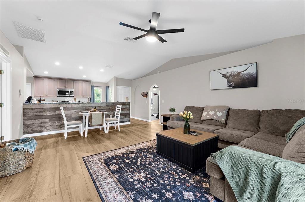 For Sale: $279,900 (3 beds, 2 baths, 1264 Square Feet)