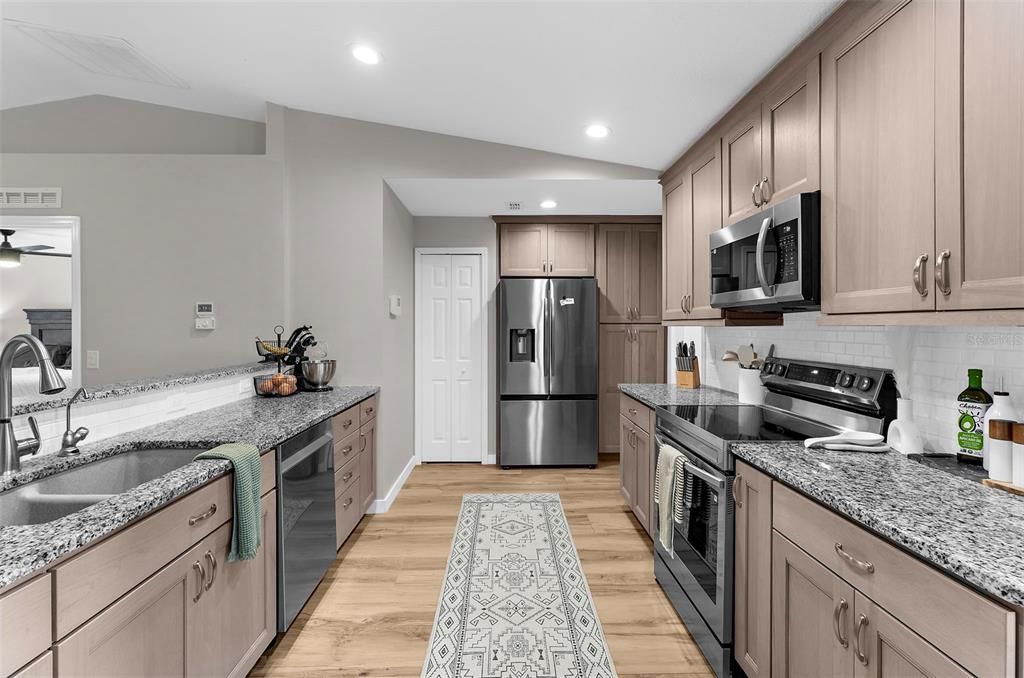 For Sale: $279,900 (3 beds, 2 baths, 1264 Square Feet)