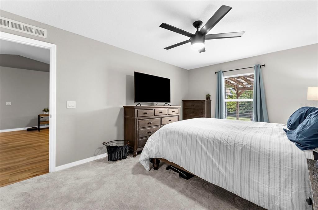 For Sale: $279,900 (3 beds, 2 baths, 1264 Square Feet)