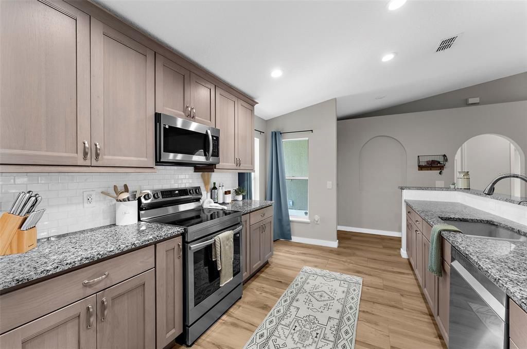 For Sale: $279,900 (3 beds, 2 baths, 1264 Square Feet)