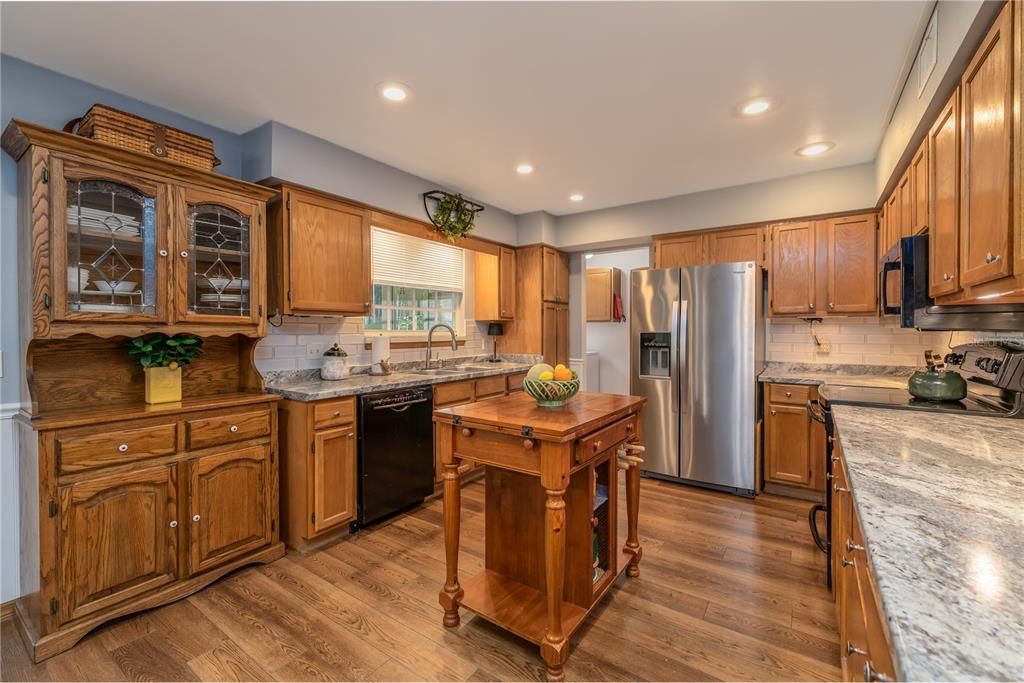 For Sale: $375,000 (3 beds, 2 baths, 1920 Square Feet)
