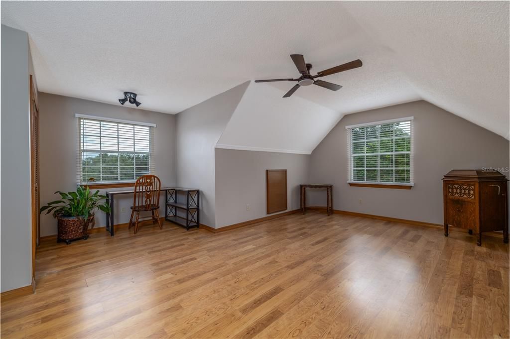 For Sale: $375,000 (3 beds, 2 baths, 1920 Square Feet)