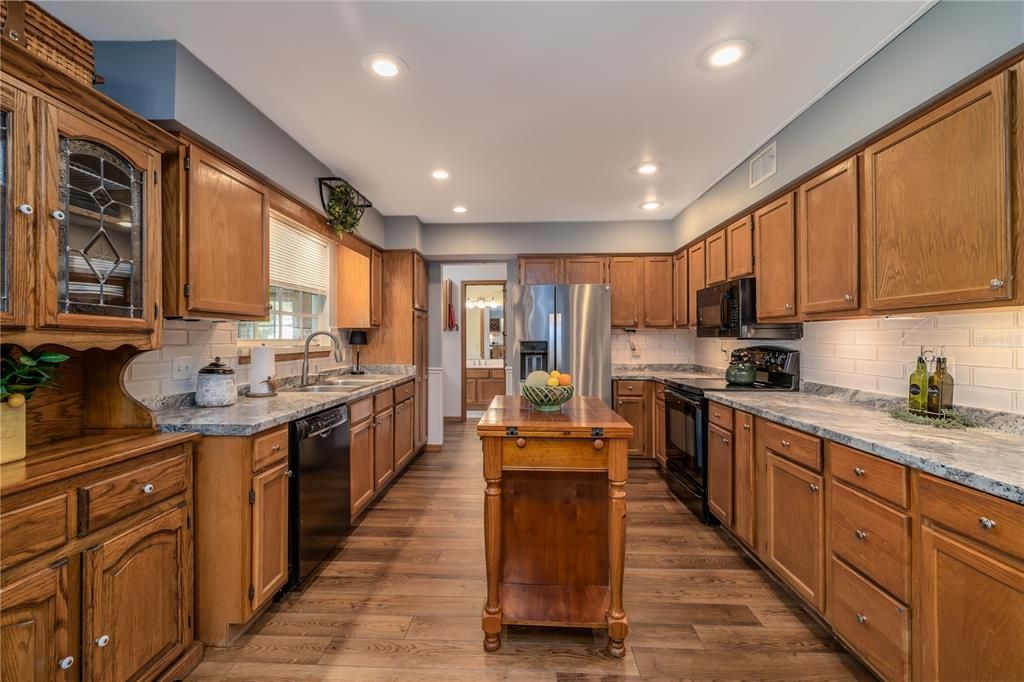 For Sale: $375,000 (3 beds, 2 baths, 1920 Square Feet)