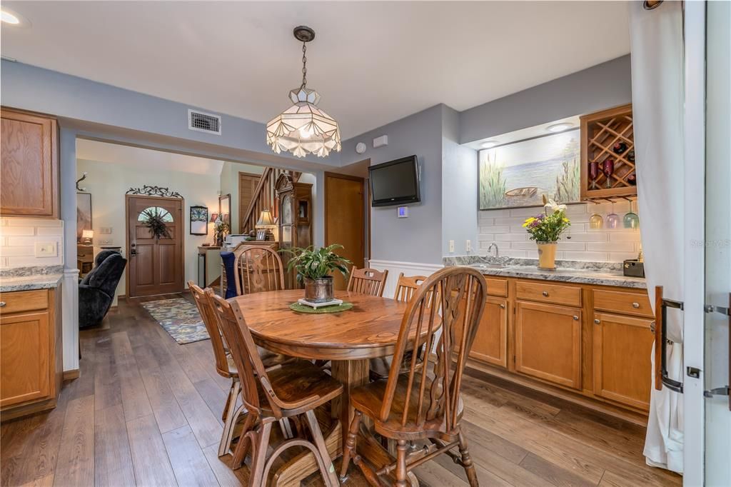 For Sale: $375,000 (3 beds, 2 baths, 1920 Square Feet)