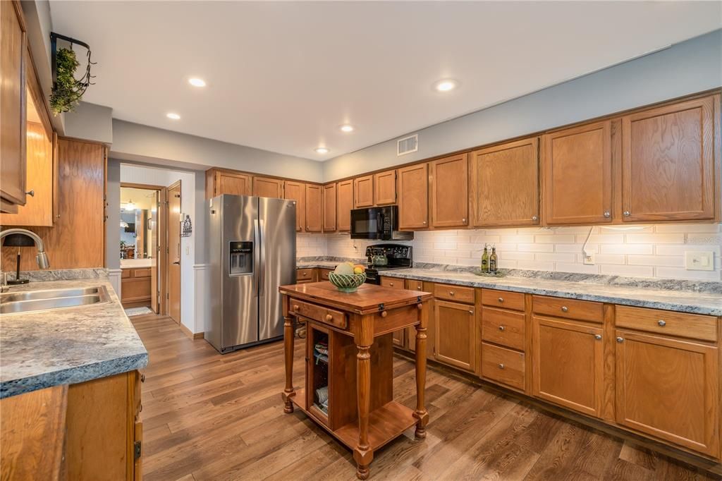 For Sale: $375,000 (3 beds, 2 baths, 1920 Square Feet)