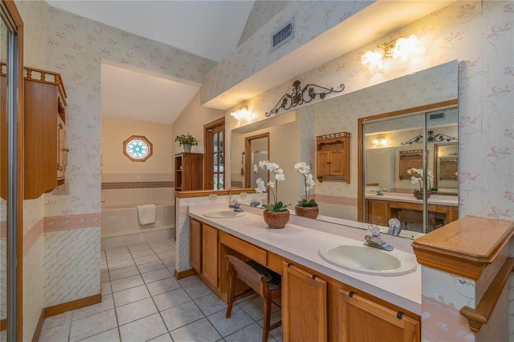 For Sale: $375,000 (3 beds, 2 baths, 1920 Square Feet)