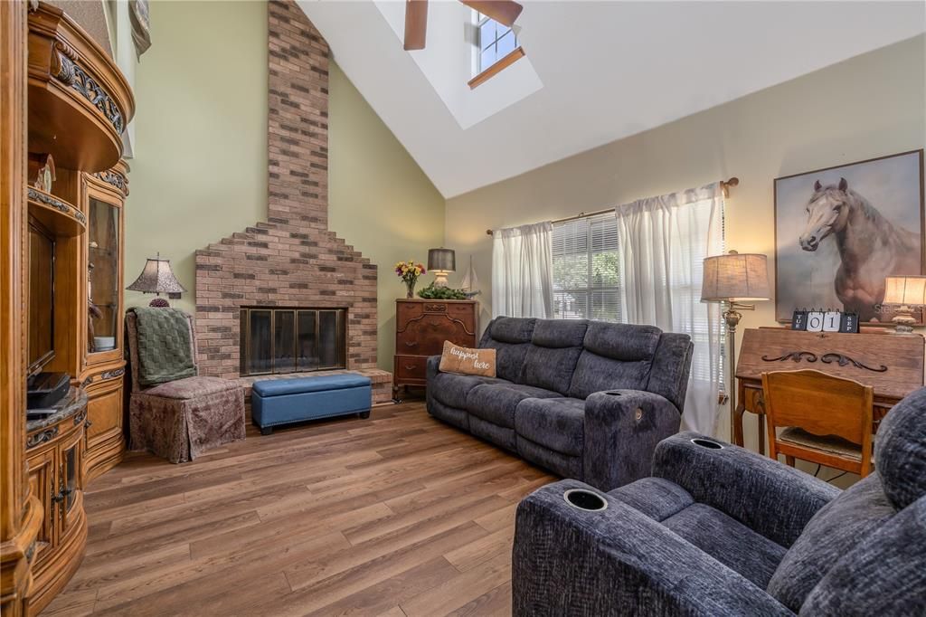 For Sale: $375,000 (3 beds, 2 baths, 1920 Square Feet)