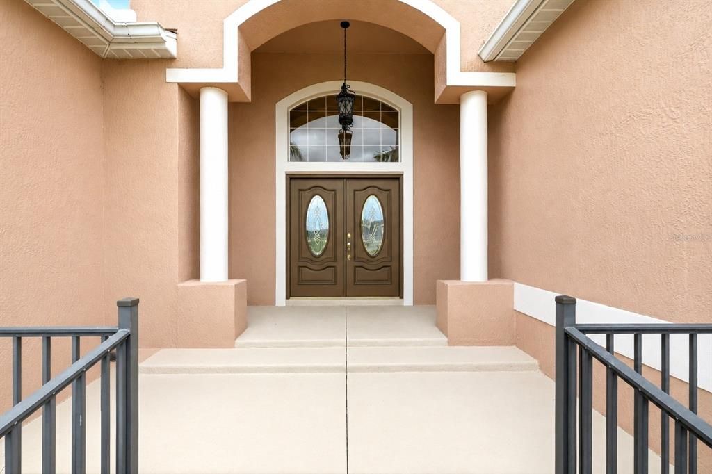 For Sale: $769,000 (3 beds, 3 baths, 2573 Square Feet)
