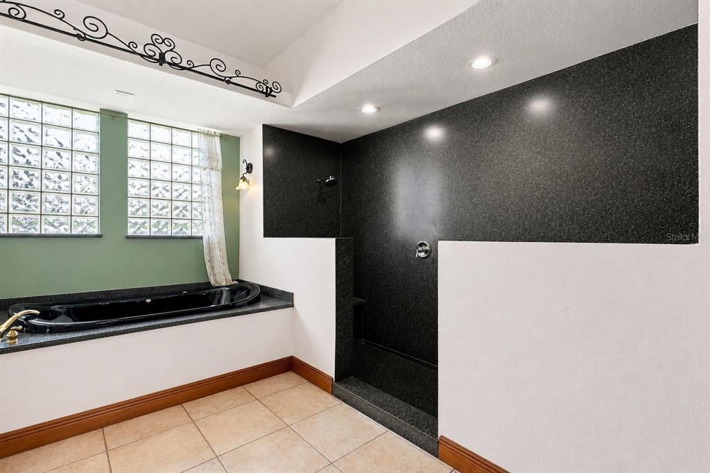 For Sale: $769,000 (3 beds, 3 baths, 2573 Square Feet)
