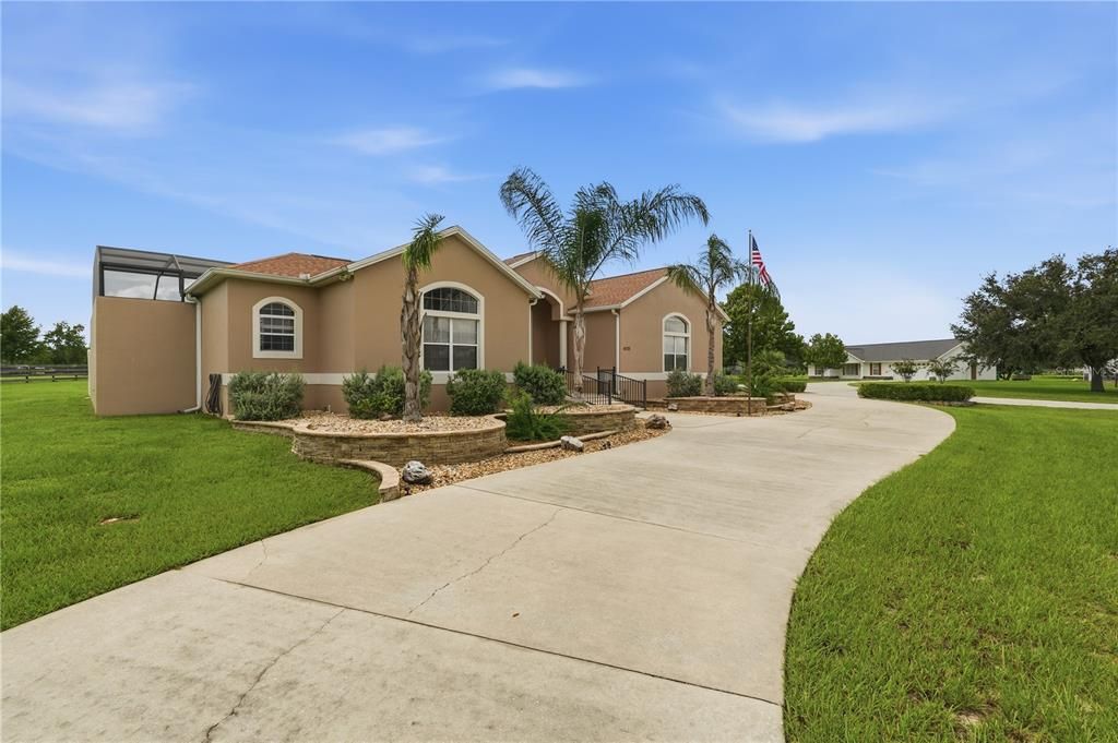 For Sale: $769,000 (3 beds, 3 baths, 2573 Square Feet)