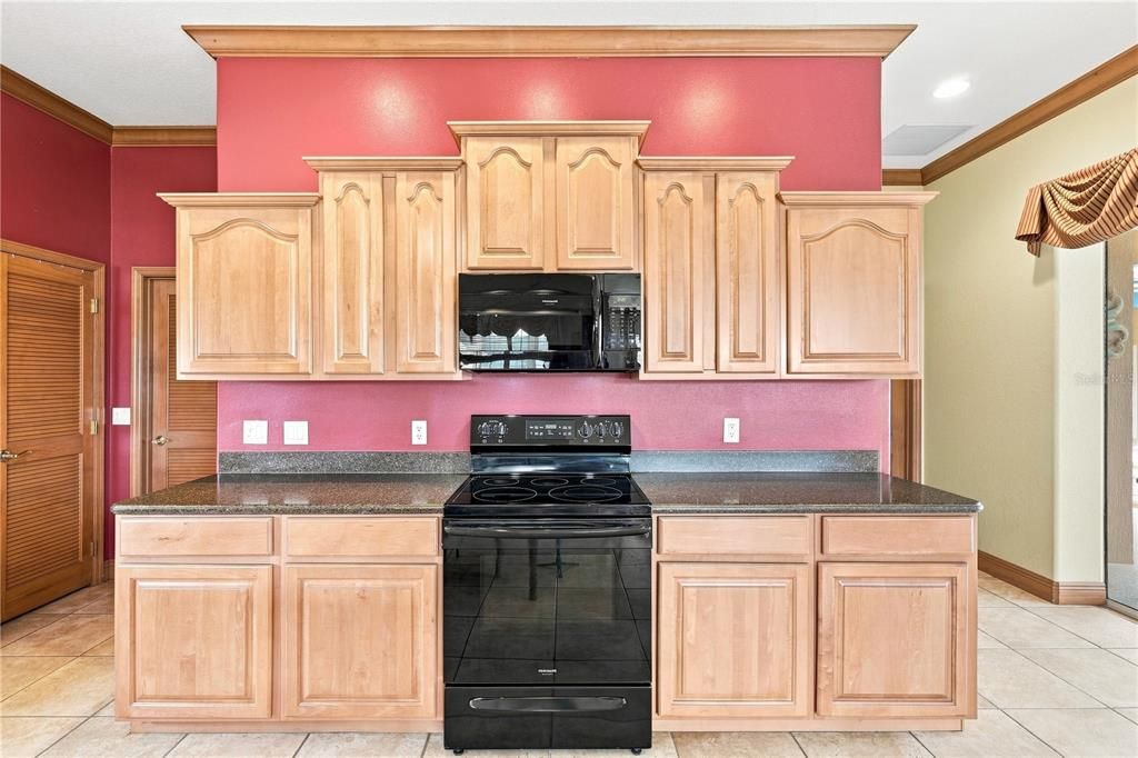 For Sale: $769,000 (3 beds, 3 baths, 2573 Square Feet)