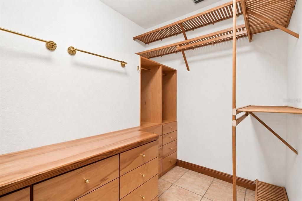 For Sale: $769,000 (3 beds, 3 baths, 2573 Square Feet)