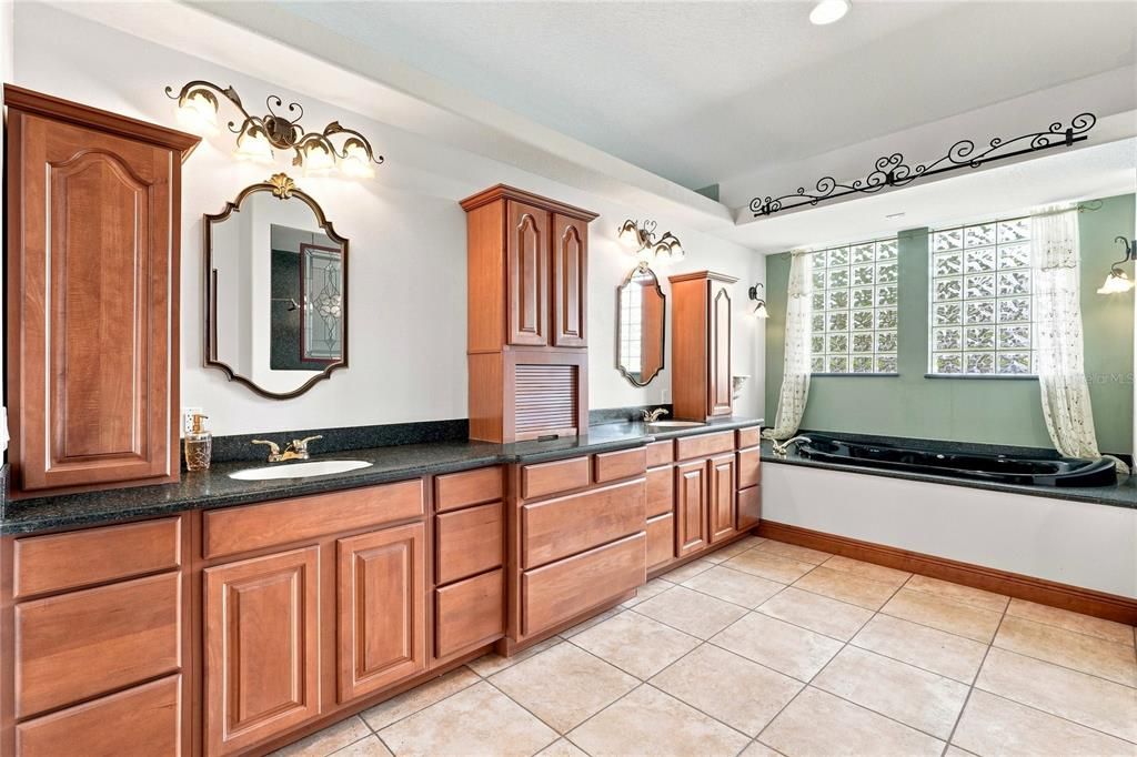 For Sale: $769,000 (3 beds, 3 baths, 2573 Square Feet)