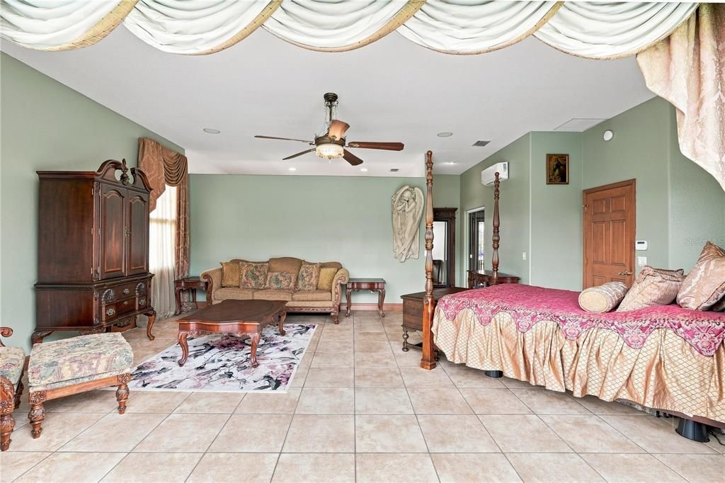 For Sale: $769,000 (3 beds, 3 baths, 2573 Square Feet)