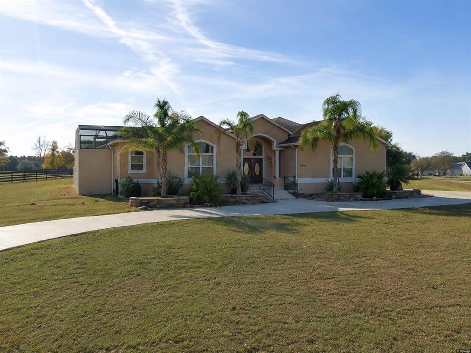 For Sale: $769,000 (3 beds, 3 baths, 2573 Square Feet)