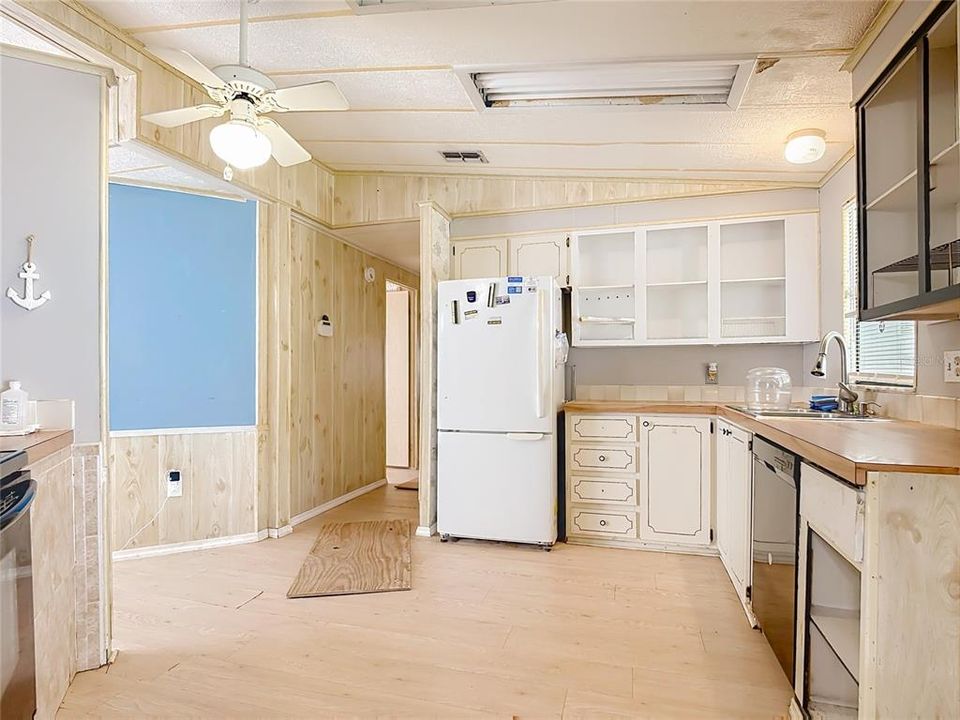 На продажу: $180,000 (2 спален, 2 ванн, 1056 Квадратных фут)