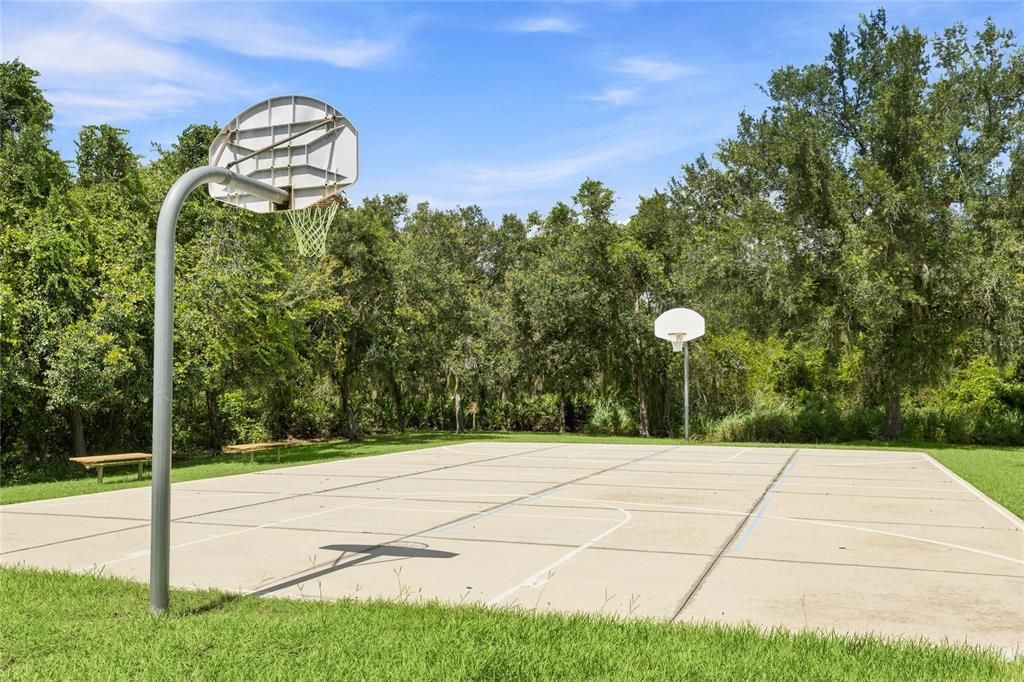For Sale: $580,000 (4 beds, 4 baths, 2716 Square Feet)