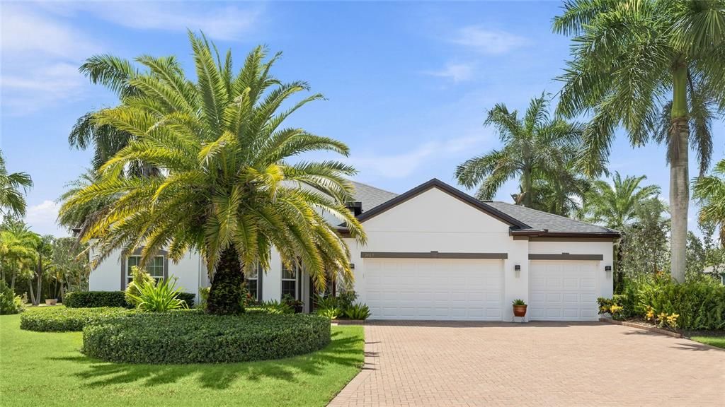 For Sale: $580,000 (4 beds, 4 baths, 2716 Square Feet)