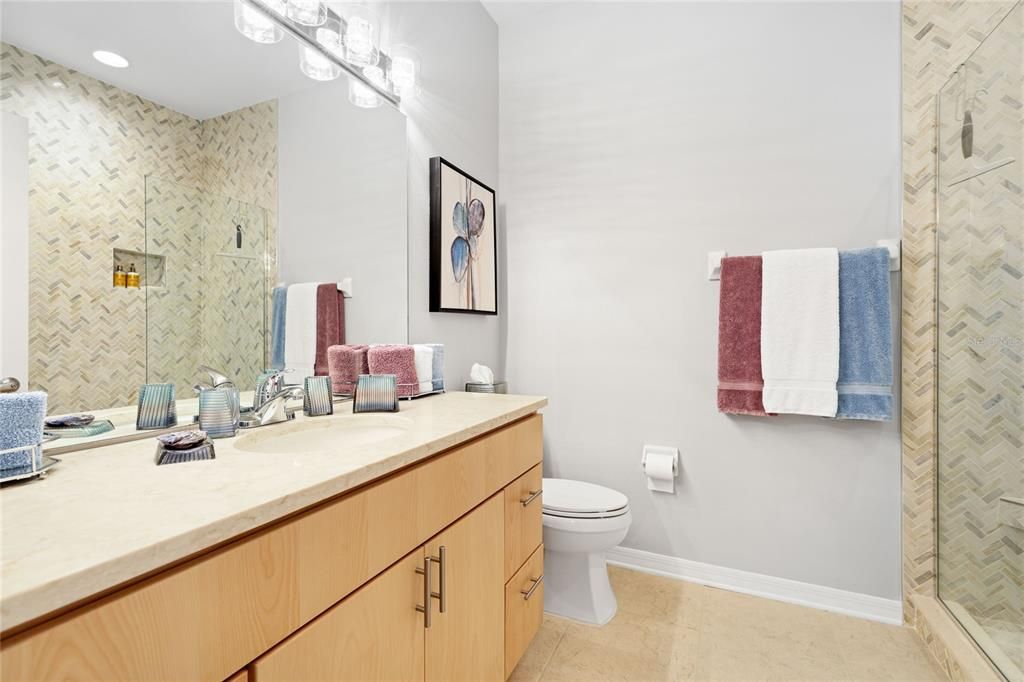 For Sale: $580,000 (4 beds, 4 baths, 2716 Square Feet)