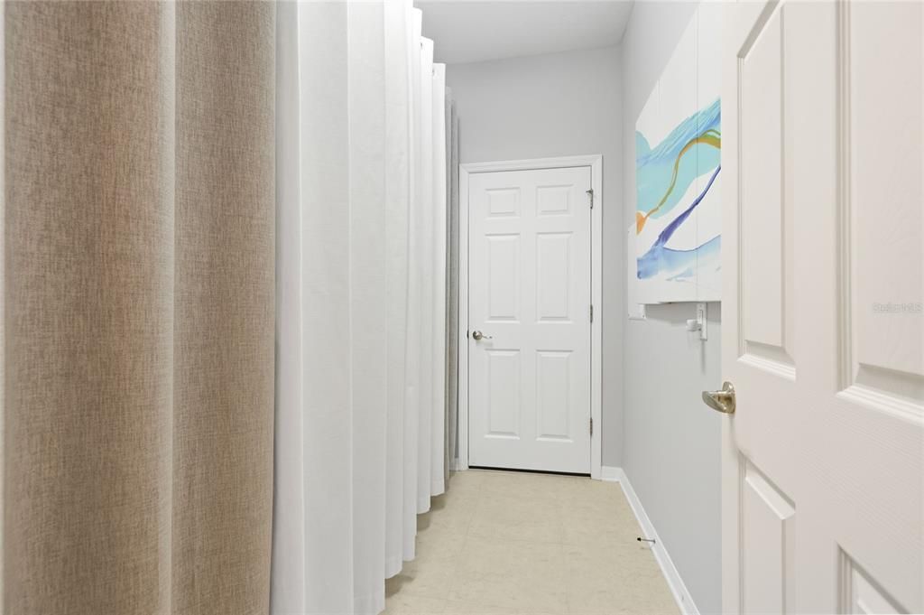 For Sale: $580,000 (4 beds, 4 baths, 2716 Square Feet)