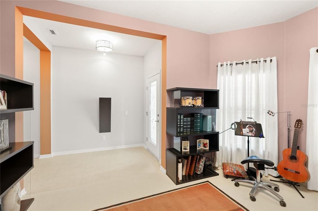 For Sale: $580,000 (4 beds, 4 baths, 2716 Square Feet)