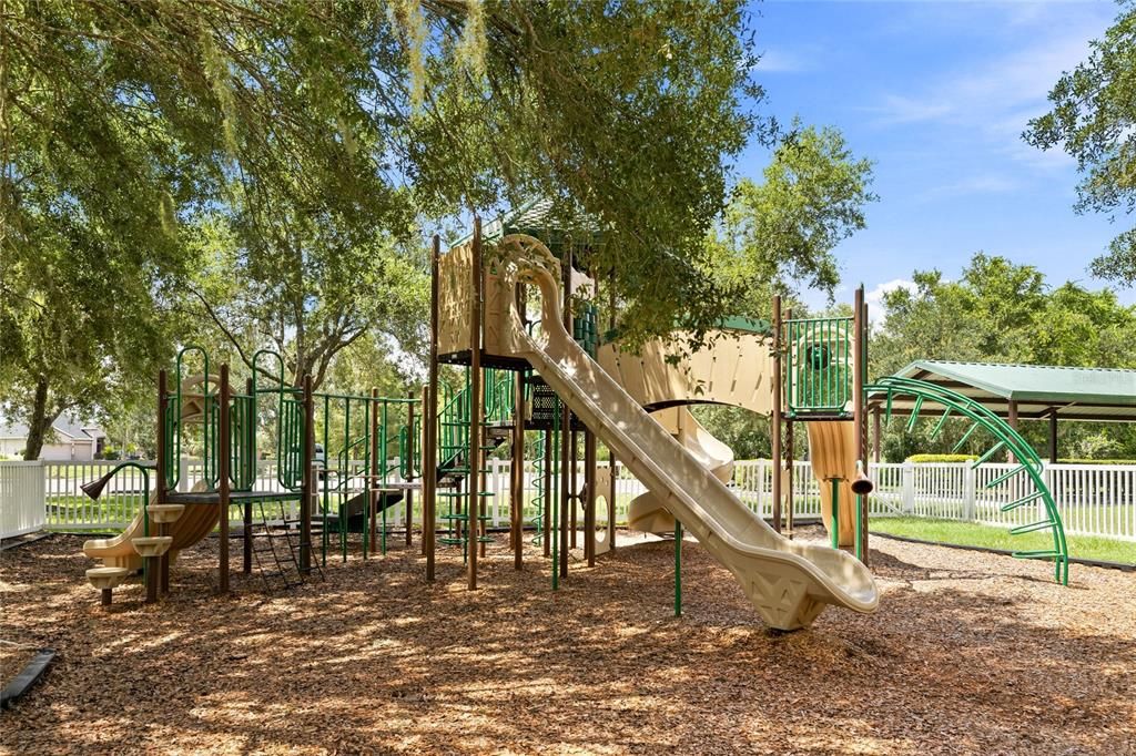 For Sale: $580,000 (4 beds, 4 baths, 2716 Square Feet)
