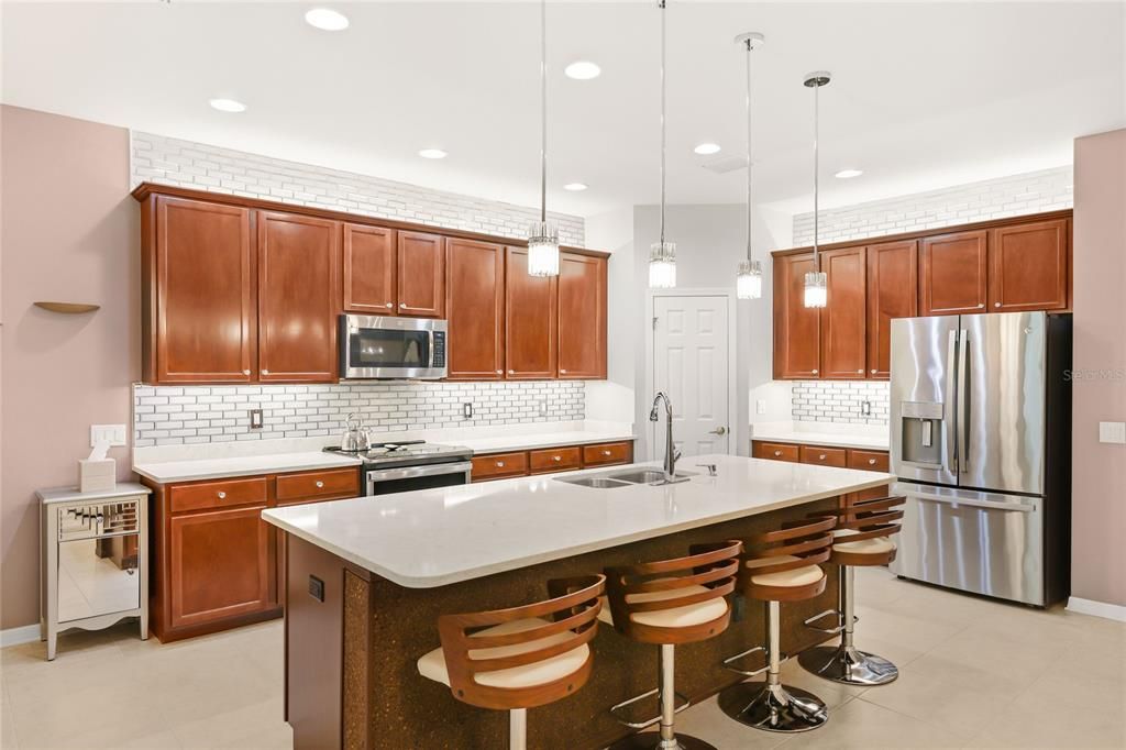For Sale: $580,000 (4 beds, 4 baths, 2716 Square Feet)