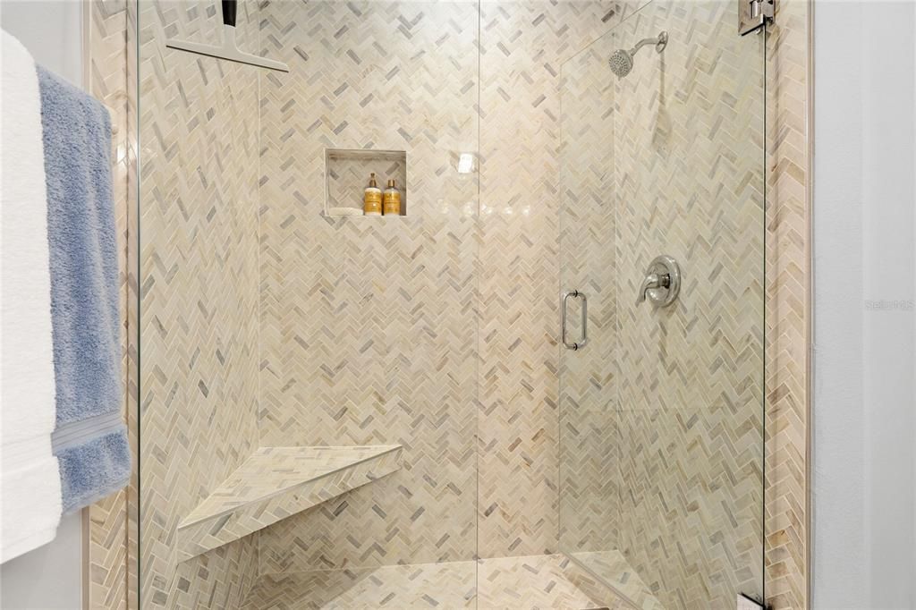 For Sale: $580,000 (4 beds, 4 baths, 2716 Square Feet)