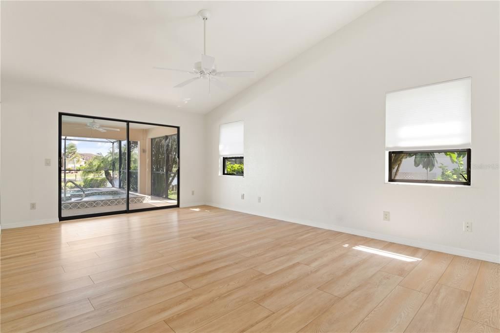 En Venta: $715,000 (3 camas, 3 baños, 2367 Pies cuadrados)
