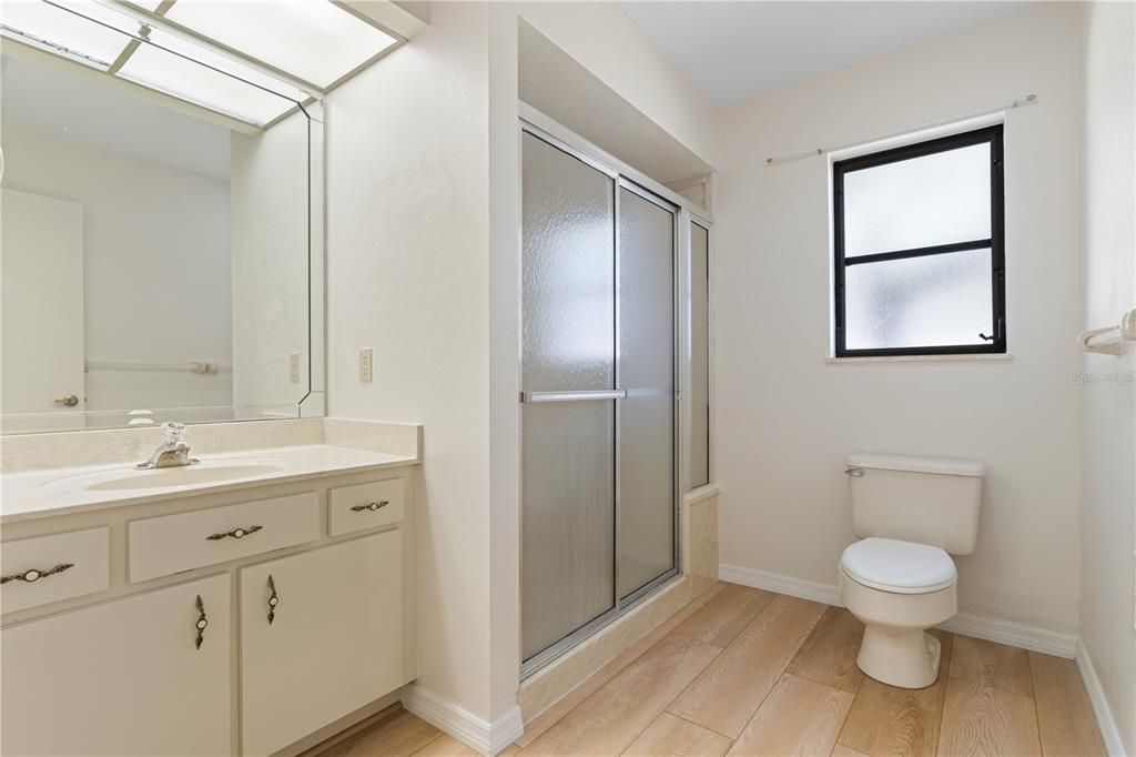 En Venta: $715,000 (3 camas, 3 baños, 2367 Pies cuadrados)