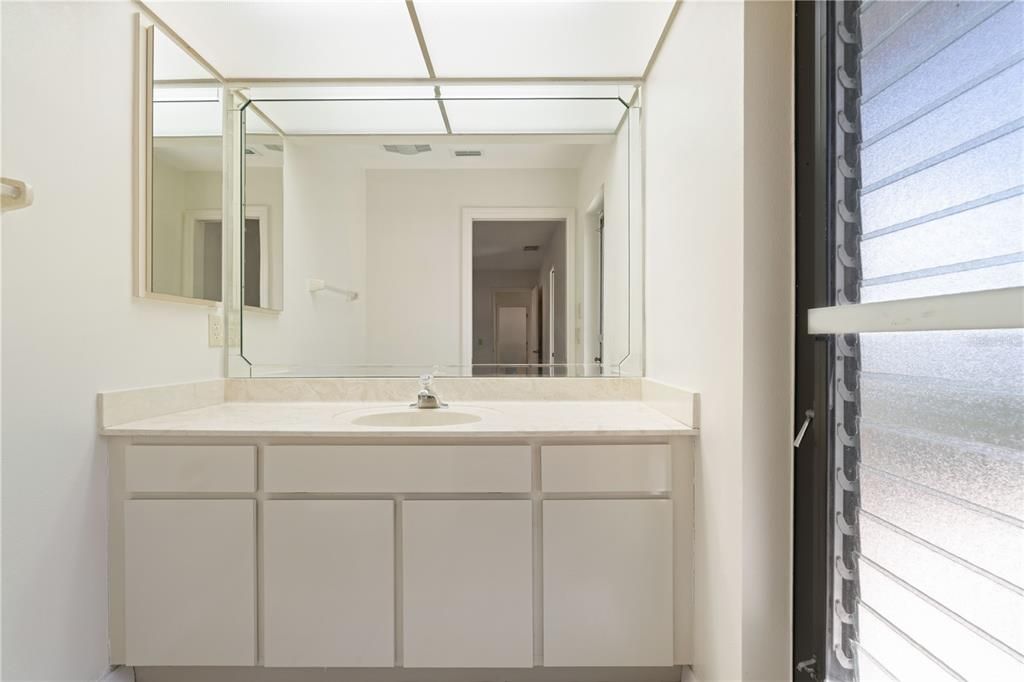En Venta: $715,000 (3 camas, 3 baños, 2367 Pies cuadrados)