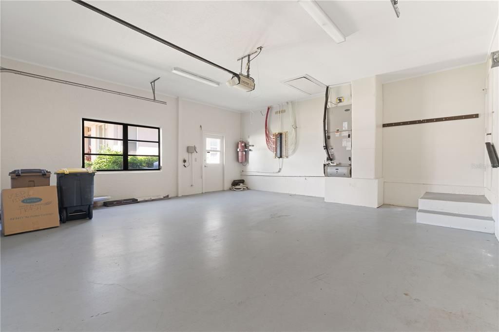 En Venta: $715,000 (3 camas, 3 baños, 2367 Pies cuadrados)