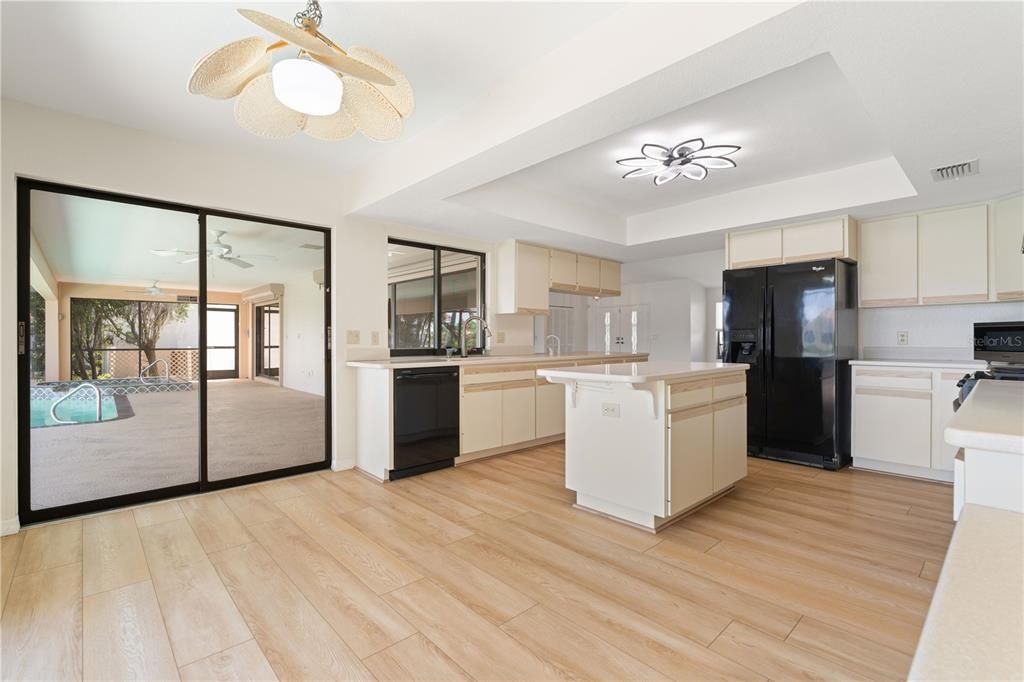 En Venta: $715,000 (3 camas, 3 baños, 2367 Pies cuadrados)