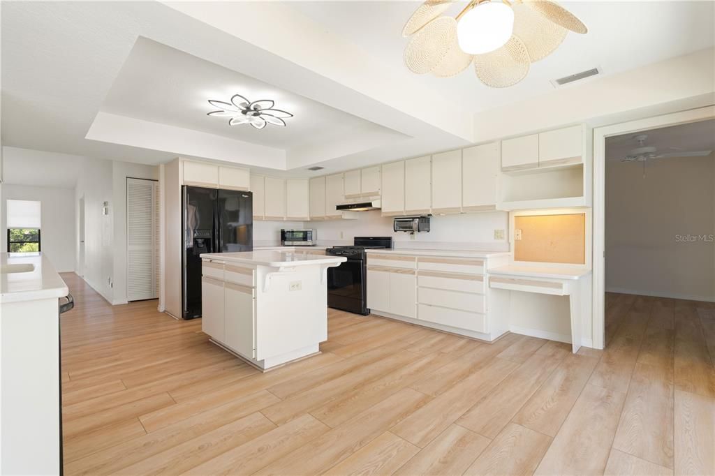 En Venta: $715,000 (3 camas, 3 baños, 2367 Pies cuadrados)