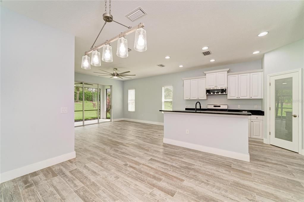 For Sale: $399,900 (3 beds, 2 baths, 1766 Square Feet)