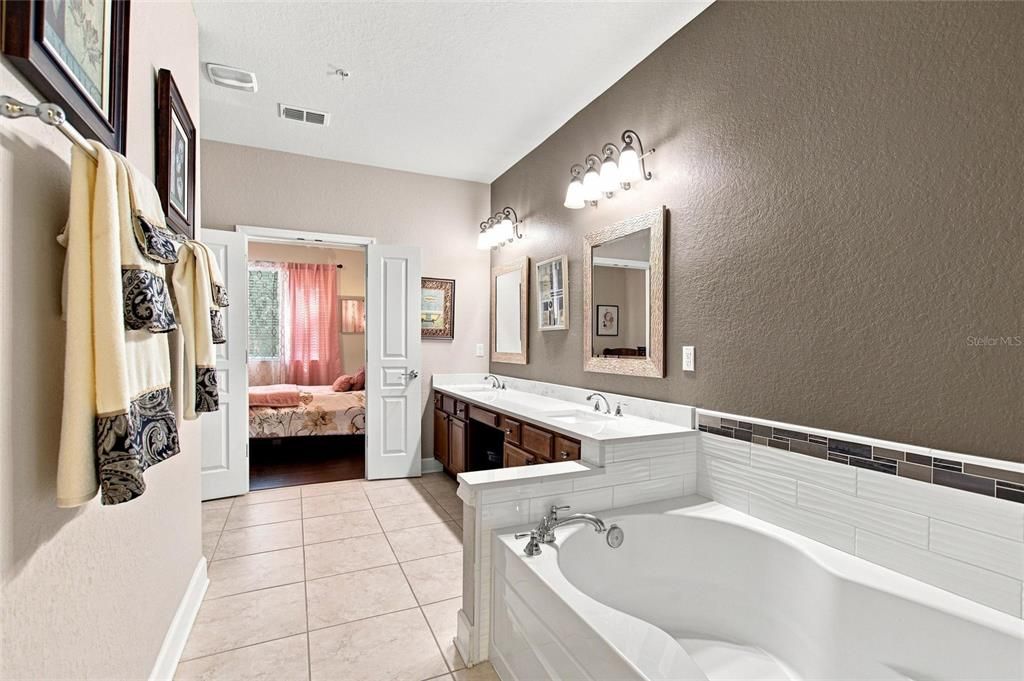 For Sale: $339,000 (3 beds, 2 baths, 2059 Square Feet)