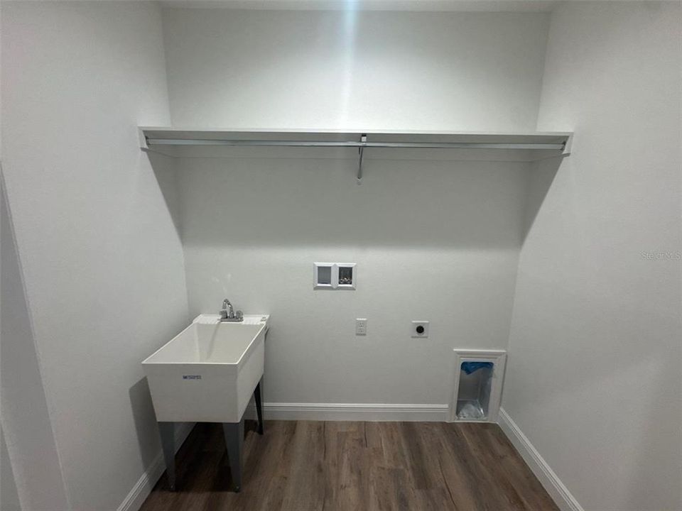 For Sale: $415,900 (3 beds, 2 baths, 1867 Square Feet)