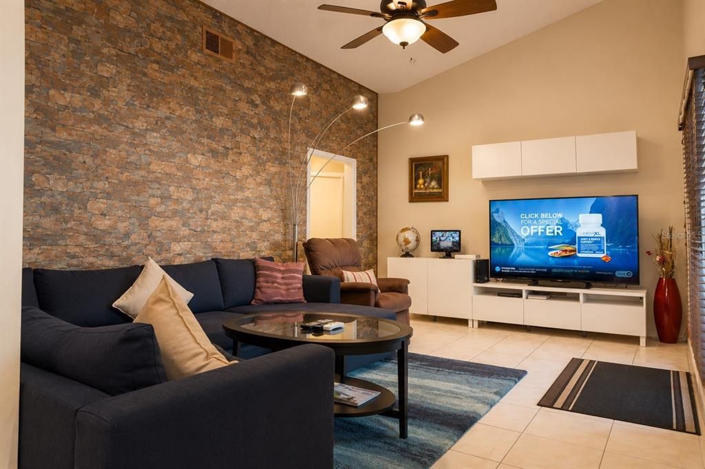For Rent: $2,750 (3 beds, 3 baths, 2178 Square Feet)