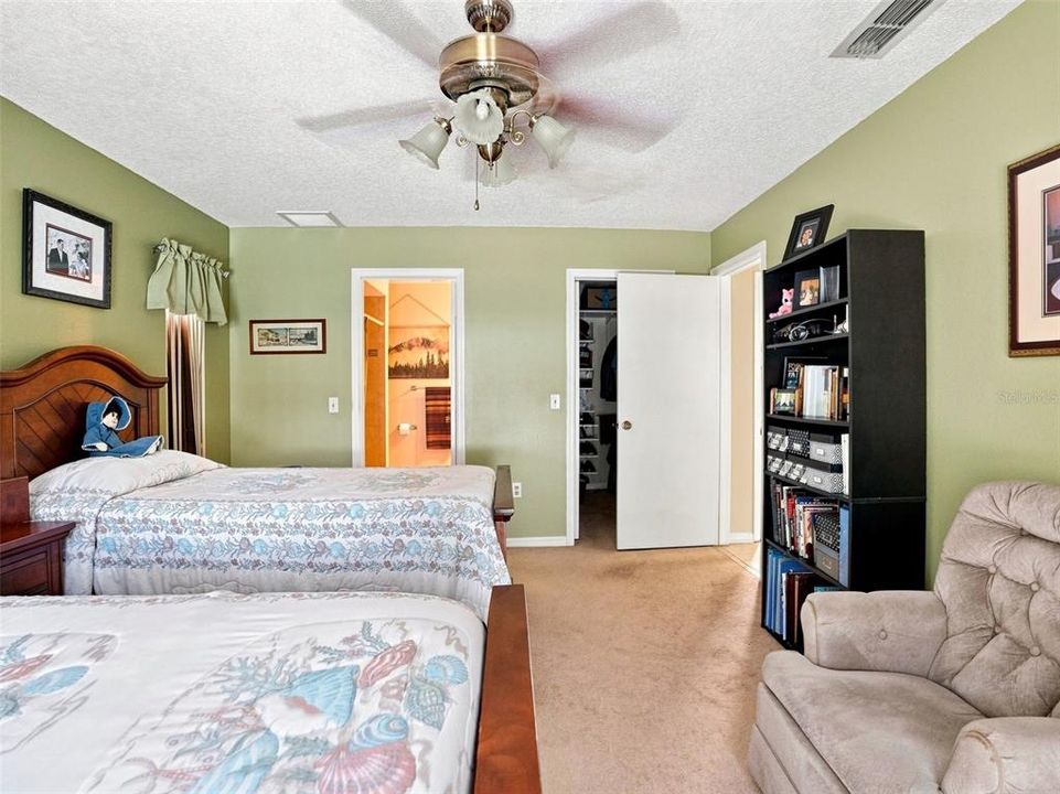 For Sale: $350,000 (3 beds, 2 baths, 1613 Square Feet)